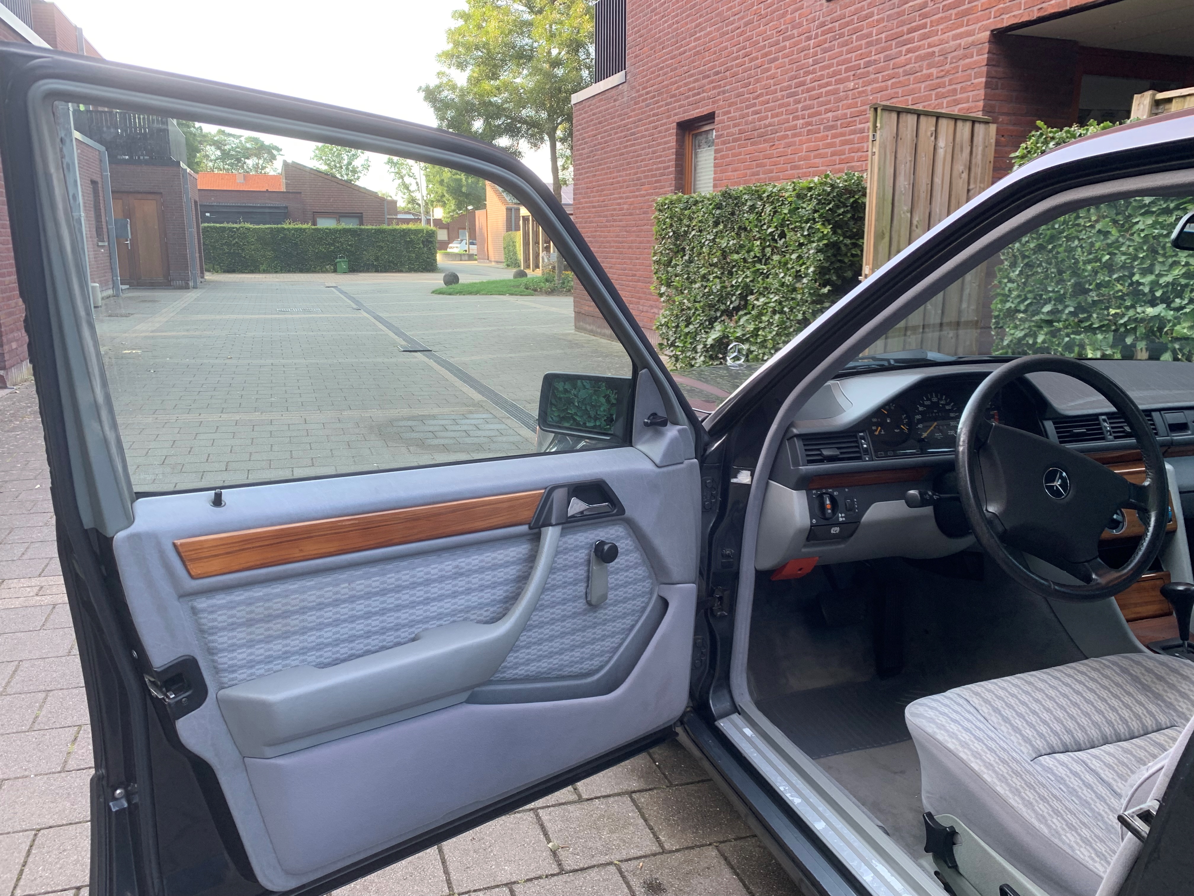 1991 Mercedes 230e oldtimer te koop