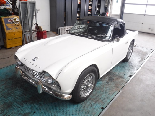 1963 Triumph TR4 white no. 21045 oldtimer te koop