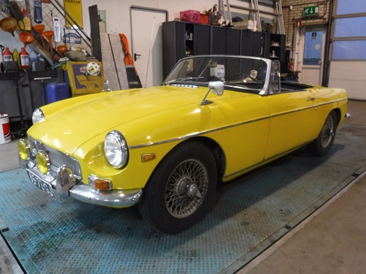 1967 MG B cabrio Yellow oldtimer te koop