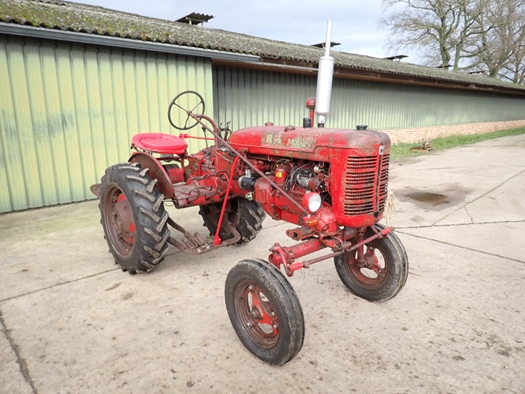 1949 International Farmall Super A with plow oldtimer tractor te koop