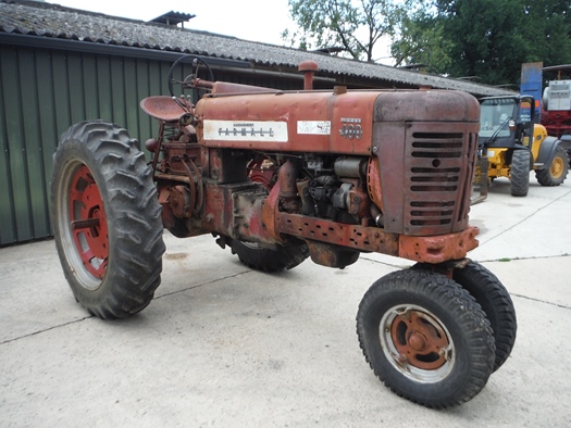 1956 International Farmall 400 Diesel oldtimer tractor te koop