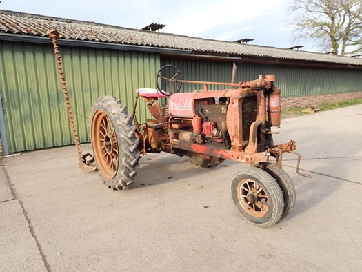 1935 International IH Farmall F12 with IHC sickle-bar mower vooroorlogse oldtimer tractor te koop