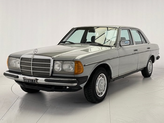 1983 Mercedes W123 200 single owner oldtimer te koop