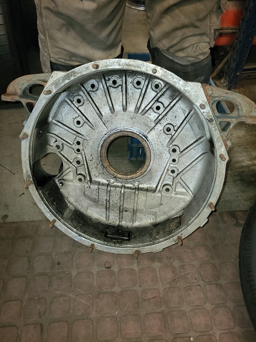 Vliegwielhuis Scania te koop